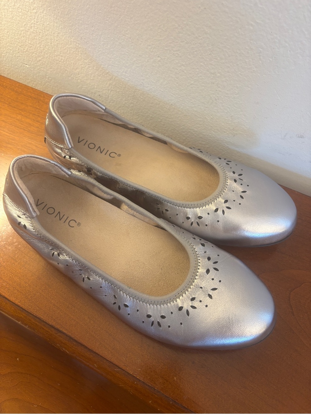 NIB Vionic Geneva Metallic Pewter Perforated Leather Ballet Flats